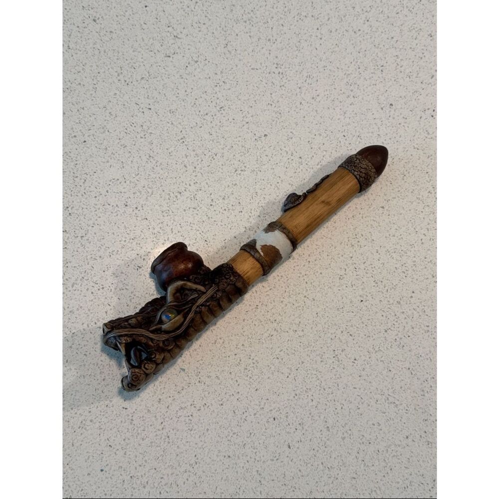 Carved Dragon Bamboo Smoking Pipe – Brown & Tan
